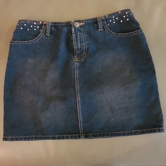 Lot (4) Denim Skirts - Juniors (sizes 1, 3, & 5/6) - Picture 7 of 9